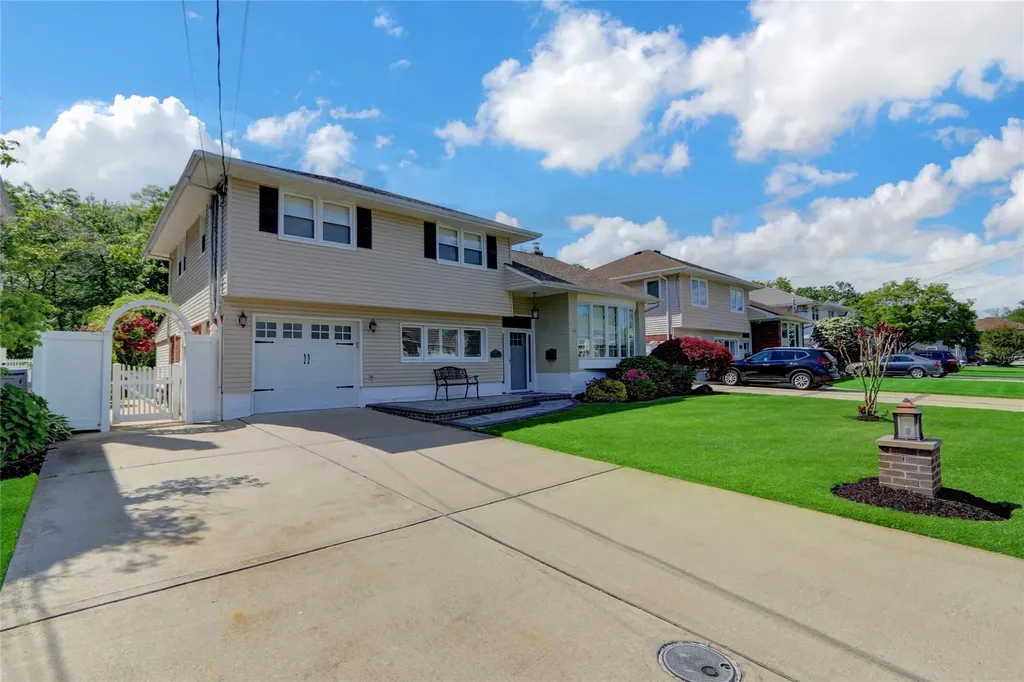 3236 Waterbury Drive Wantagh NY 11793