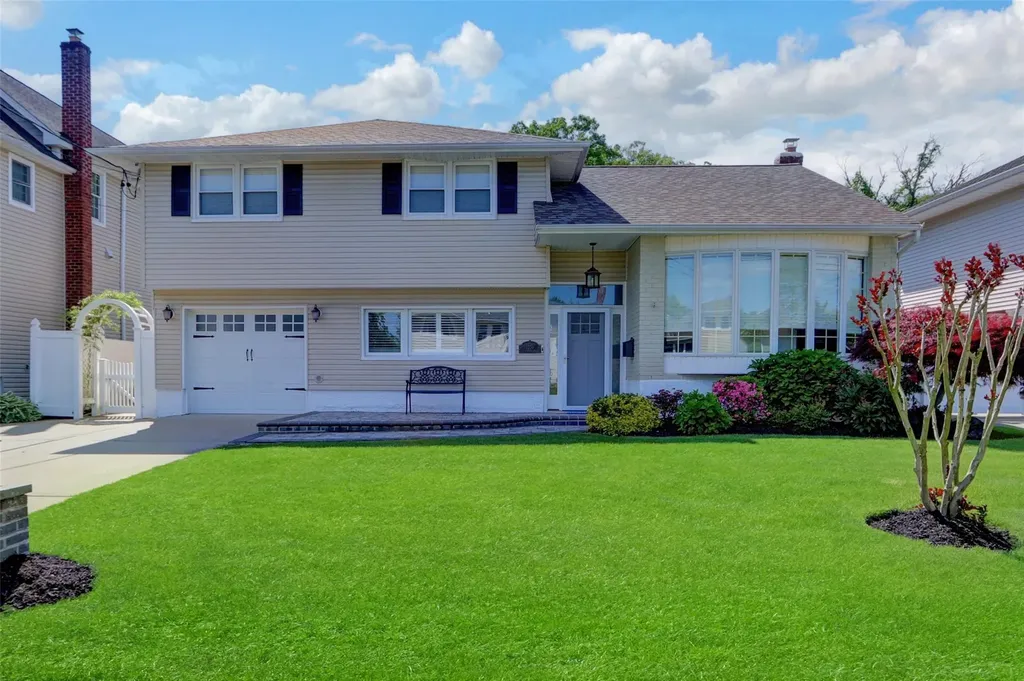 3236 Waterbury Drive Wantagh NY 11793