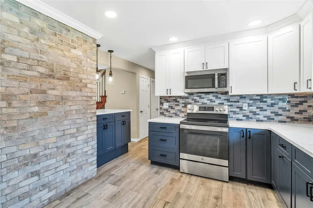 246 Willowood Drive Wantagh NY 11793