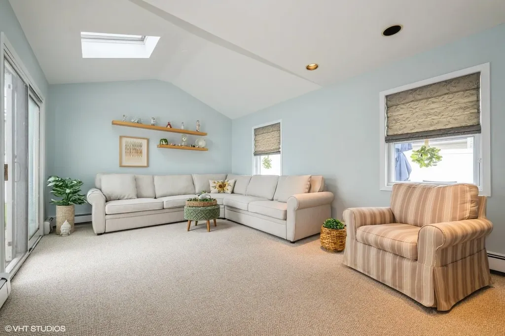 34 Castle Lane Levittown NY 11756