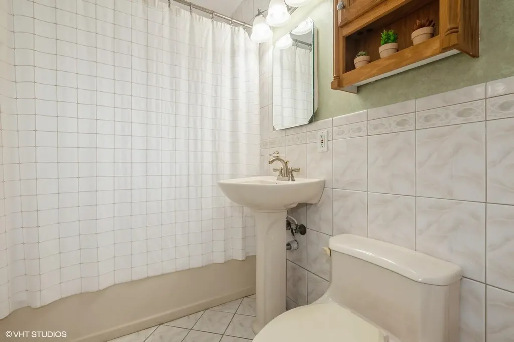 34 Castle Lane Levittown NY 11756