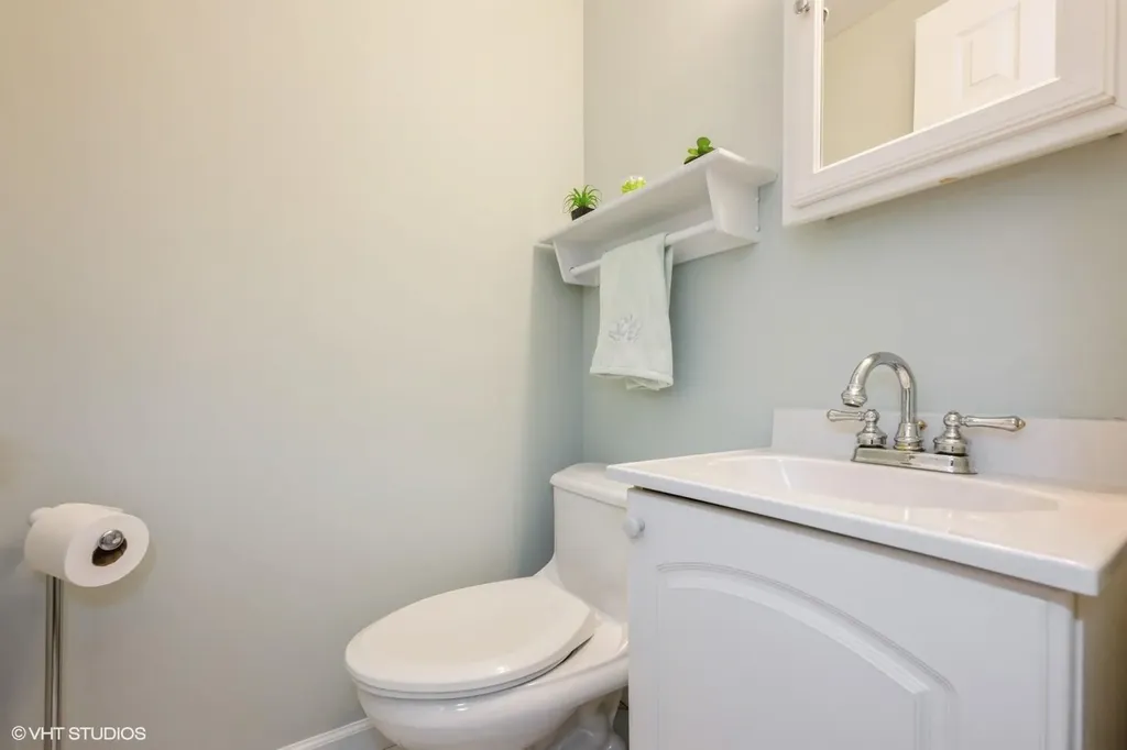 34 Castle Lane Levittown NY 11756