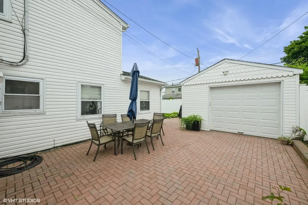 34 Castle Lane Levittown NY 11756