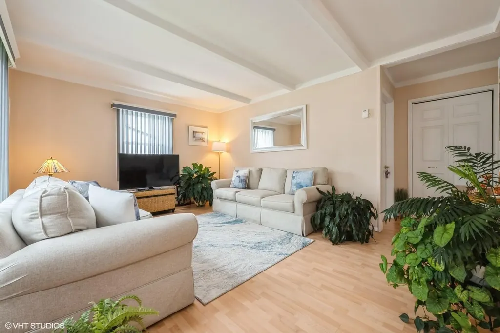 34 Castle Lane Levittown NY 11756