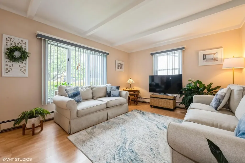 34 Castle Lane Levittown NY 11756