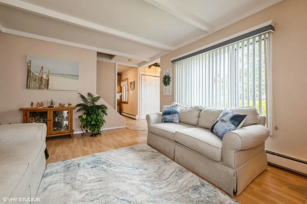 34 Castle Lane Levittown NY 11756