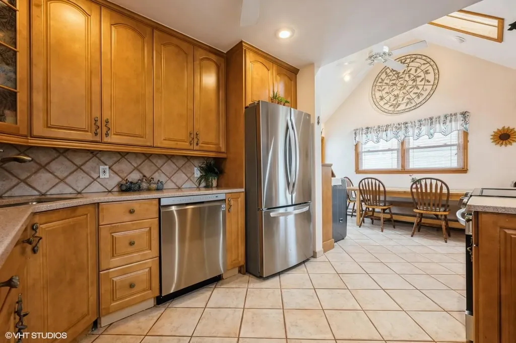 34 Castle Lane Levittown NY 11756