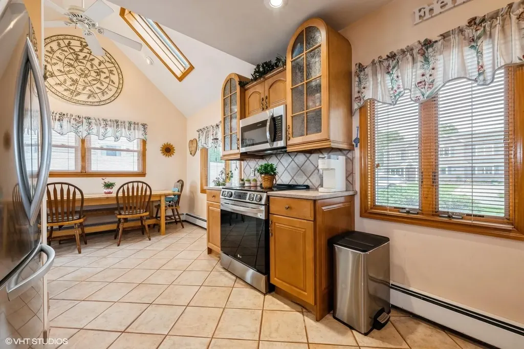34 Castle Lane Levittown NY 11756