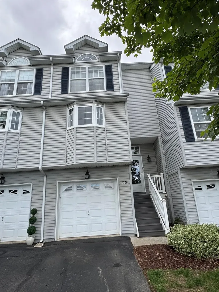 1009 Ethan Allen Drive New Windsor NY 12553