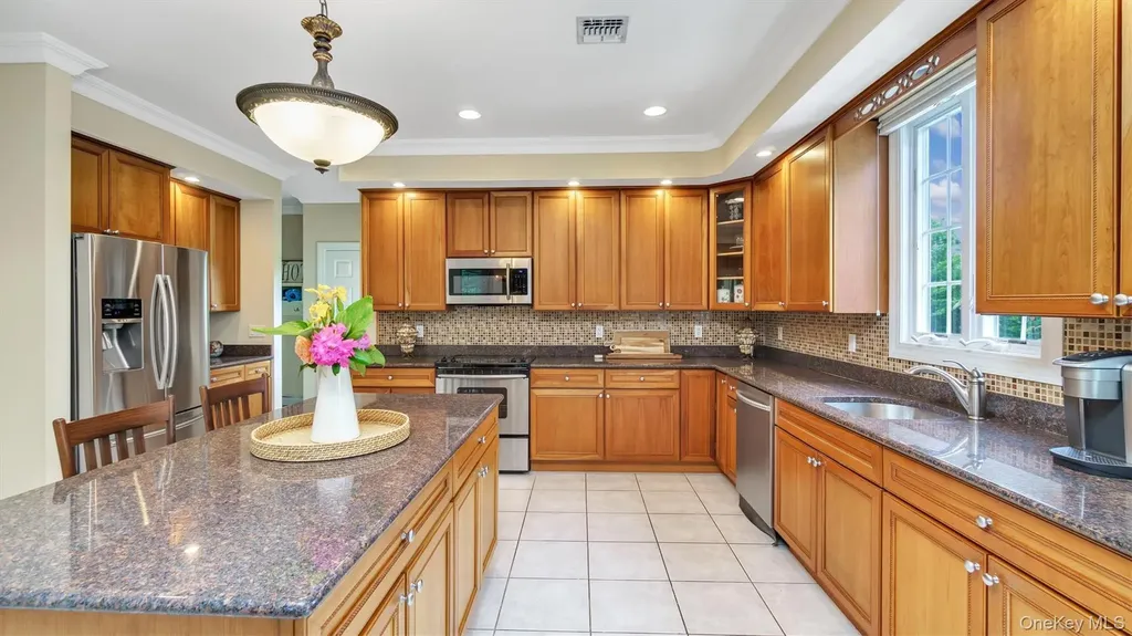 1260 Water Terrace Southold NY 11971