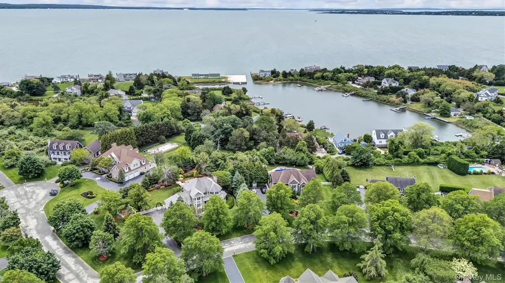 1260 Water Terrace Southold NY 11971