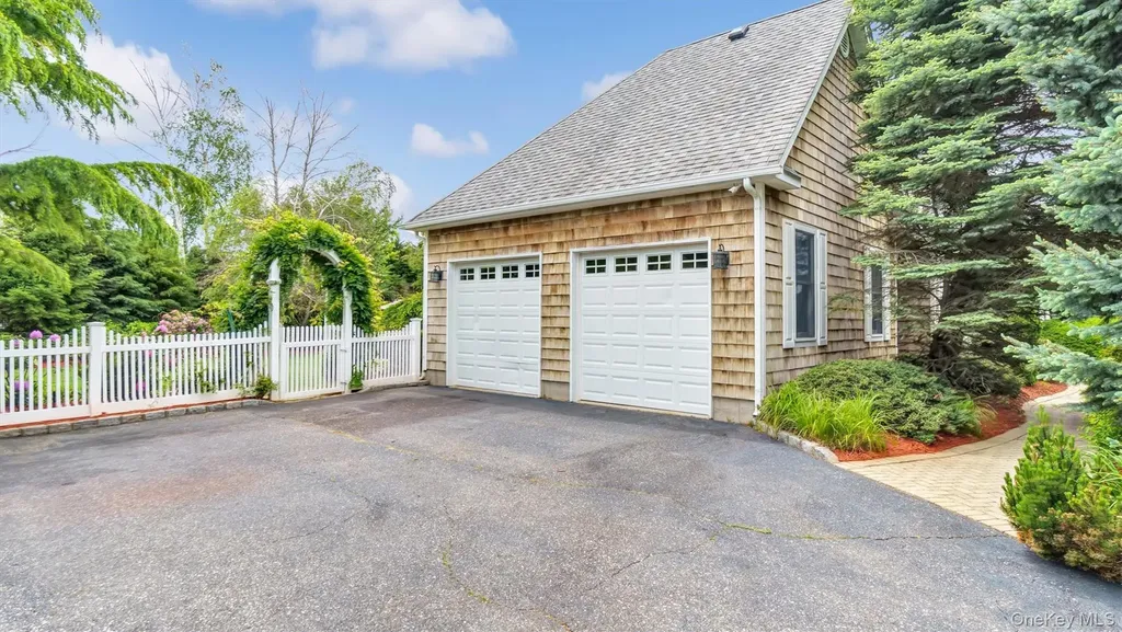 1260 Water Terrace Southold NY 11971