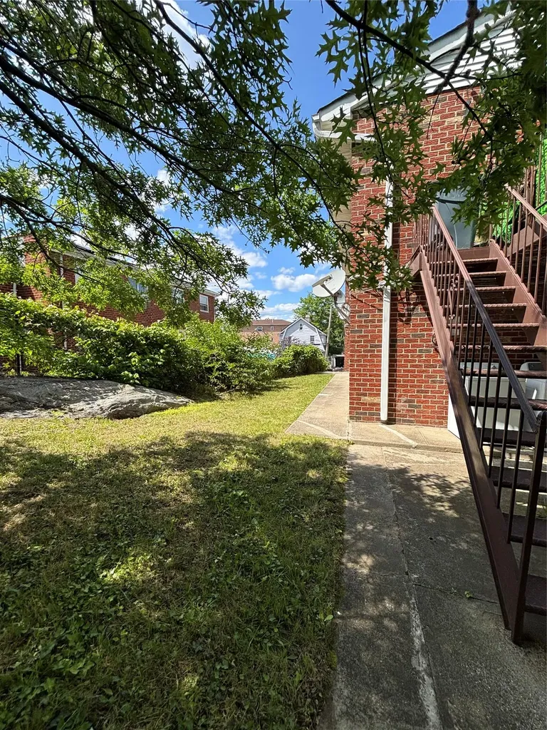 2110 Light Street Bronx NY 10466