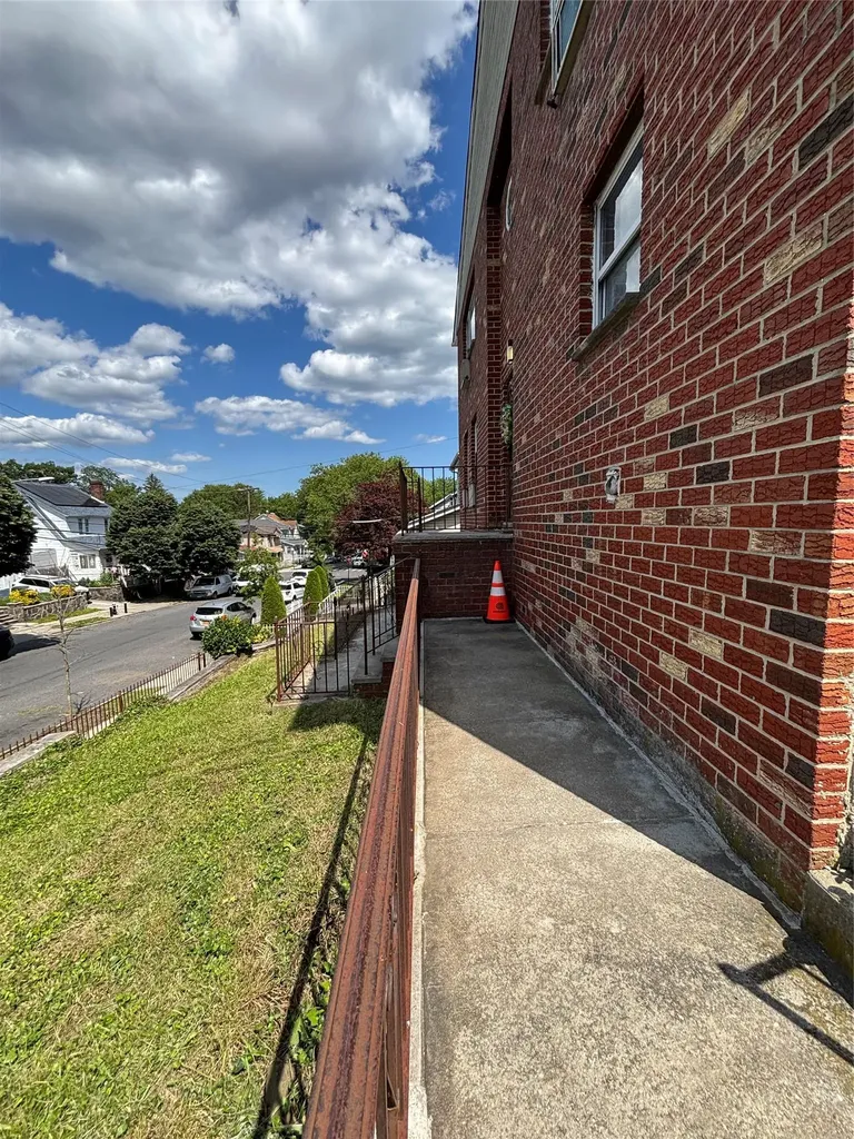 2110 Light Street Bronx NY 10466