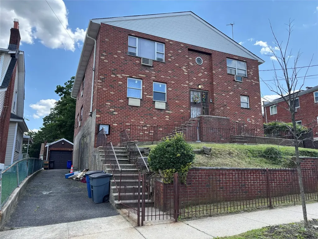 2110 Light Street Bronx NY 10466