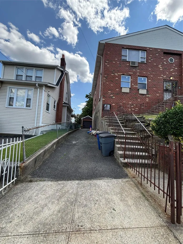 2110 Light Street Bronx NY 10466