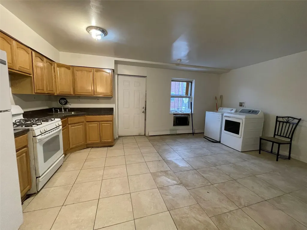 2110 Light Street Bronx NY 10466