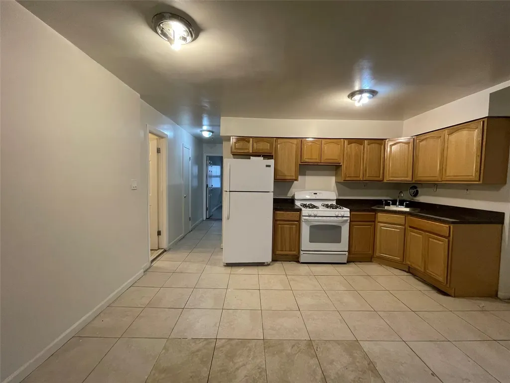 2110 Light Street Bronx NY 10466