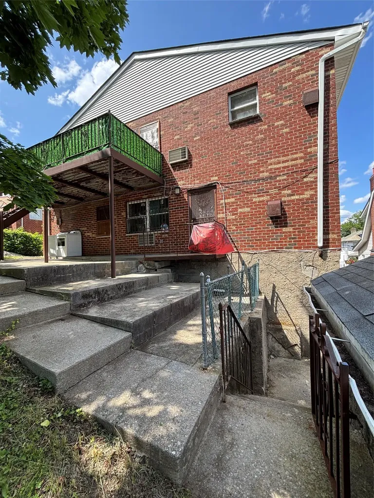2110 Light Street Bronx NY 10466