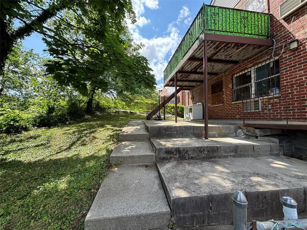 2110 Light Street Bronx NY 10466