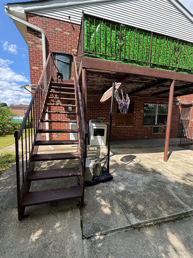 2110 Light Street Bronx NY 10466