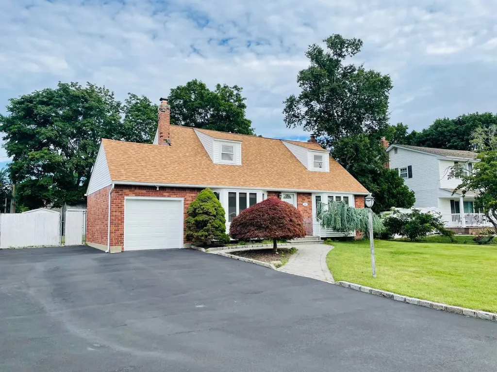 24 Gaymor Lane Commack NY 11725