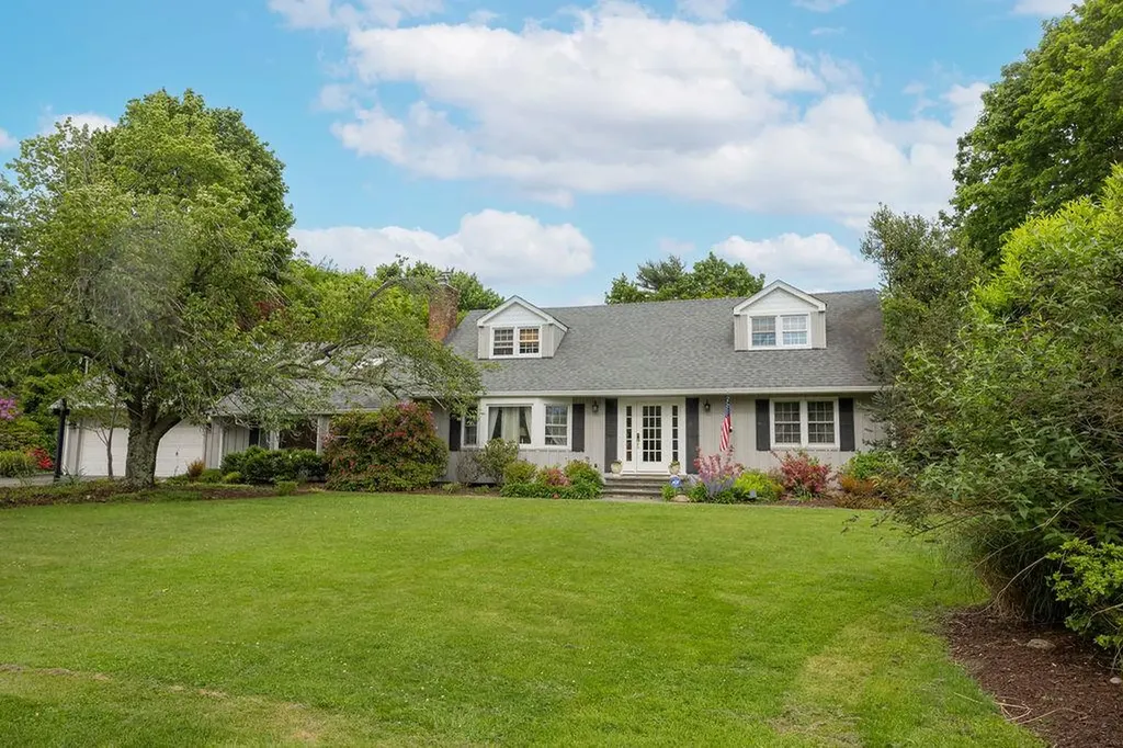 21 Maple Road Setauket NY 11733