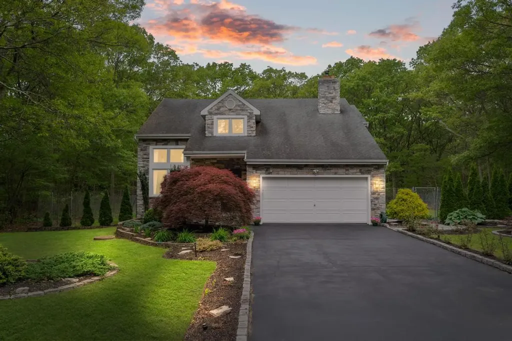 150 Hammond Lane Centereach NY 11720