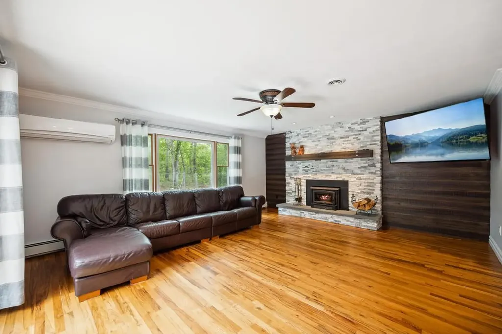 150 Hammond Lane Centereach NY 11720