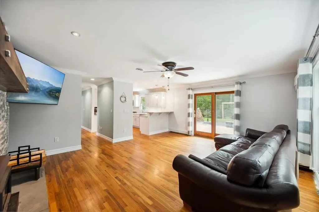 150 Hammond Lane Centereach NY 11720
