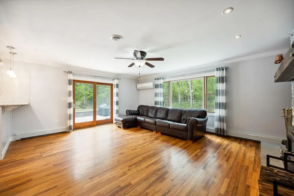 150 Hammond Lane Centereach NY 11720