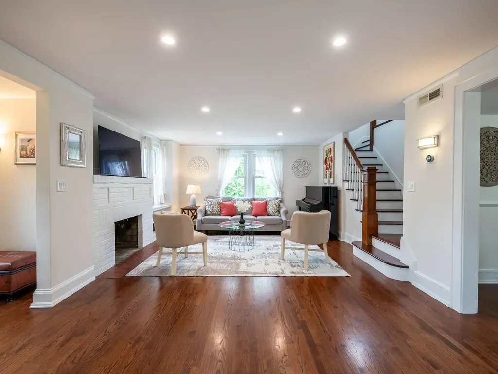 62 Webster Avenue Manhasset NY 11030