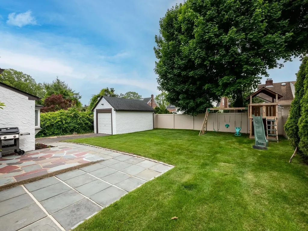 62 Webster Avenue Manhasset NY 11030