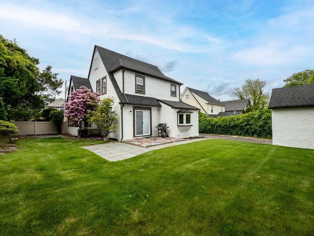 62 Webster Avenue Manhasset NY 11030