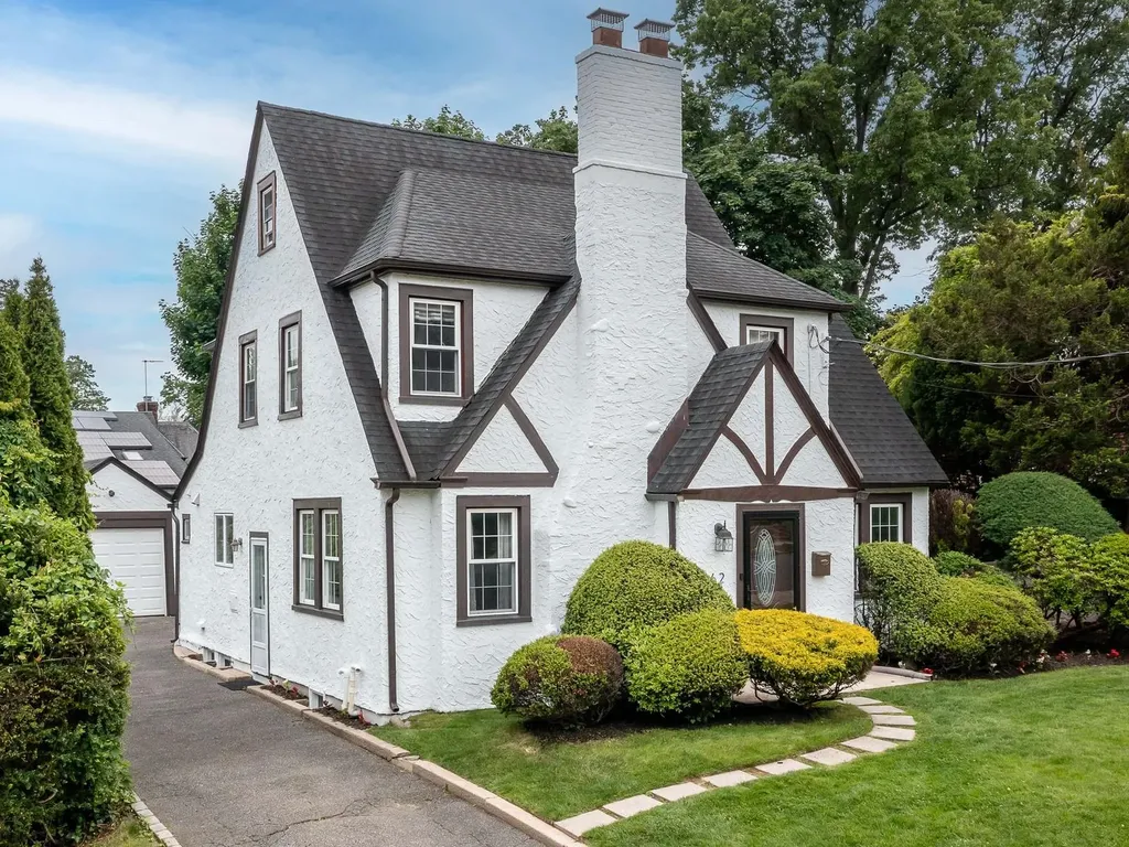 62 Webster Avenue Manhasset NY 11030