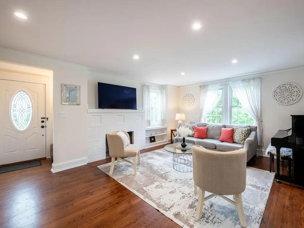 62 Webster Avenue Manhasset NY 11030