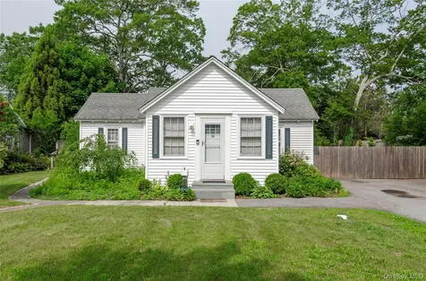 24 Circuit Road Bellport Village NY 11713