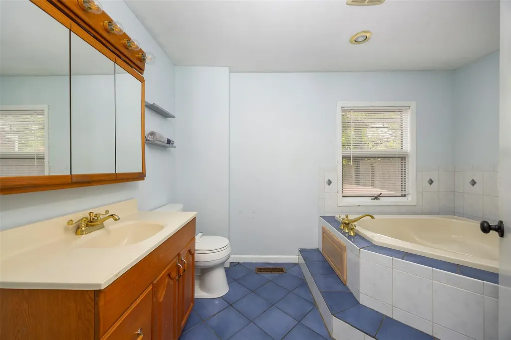 924 Violet Avenue Hyde Park NY 12538