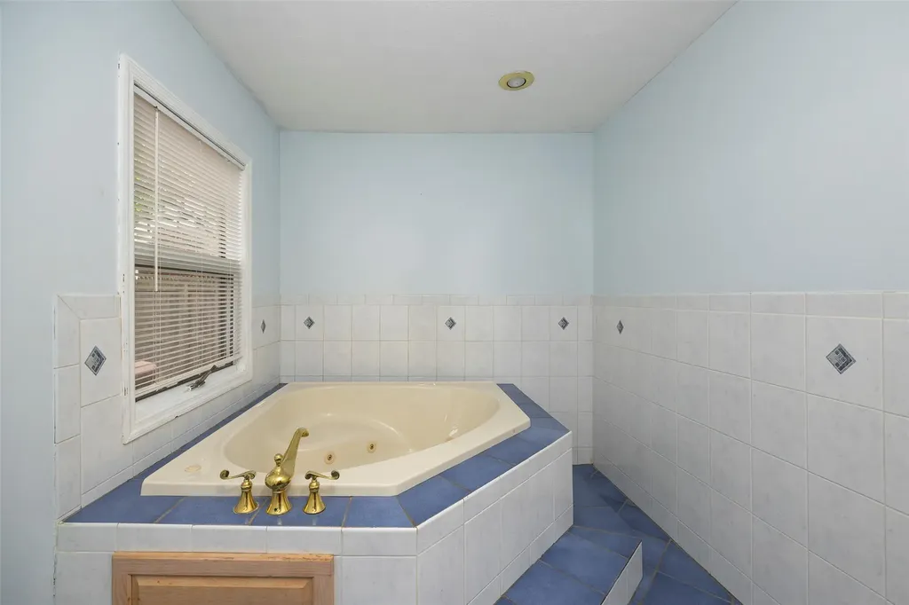 924 Violet Avenue Hyde Park NY 12538