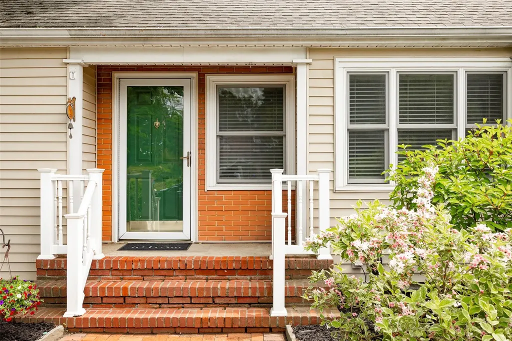 924 Violet Avenue Hyde Park NY 12538