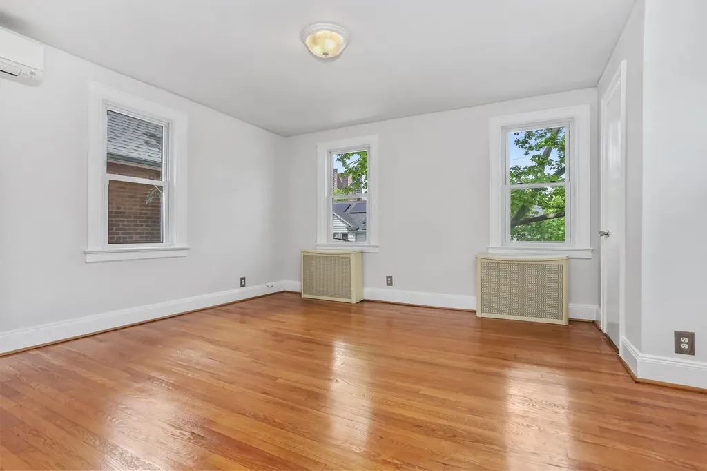 6050 Tyndall Avenue Bronx NY 10471