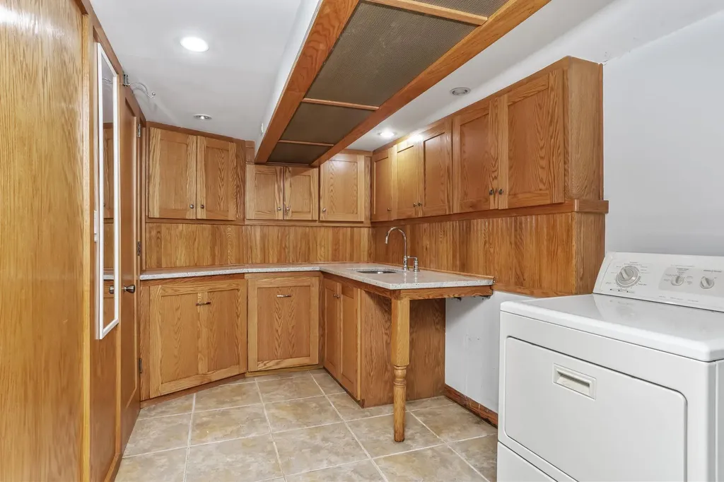 6050 Tyndall Avenue Bronx NY 10471