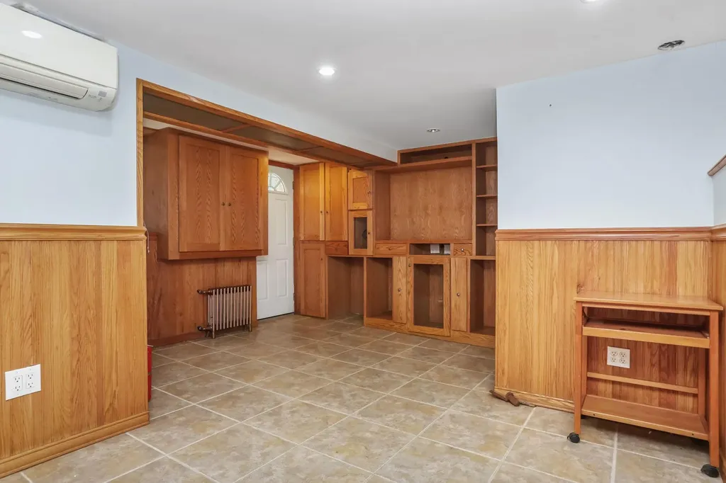 6050 Tyndall Avenue Bronx NY 10471