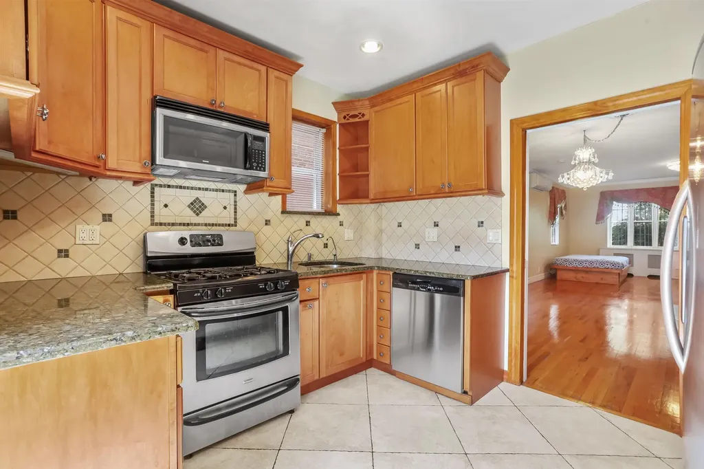 6050 Tyndall Avenue Bronx NY 10471