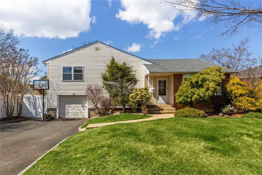 30 Eaton Road Syosset NY 11791
