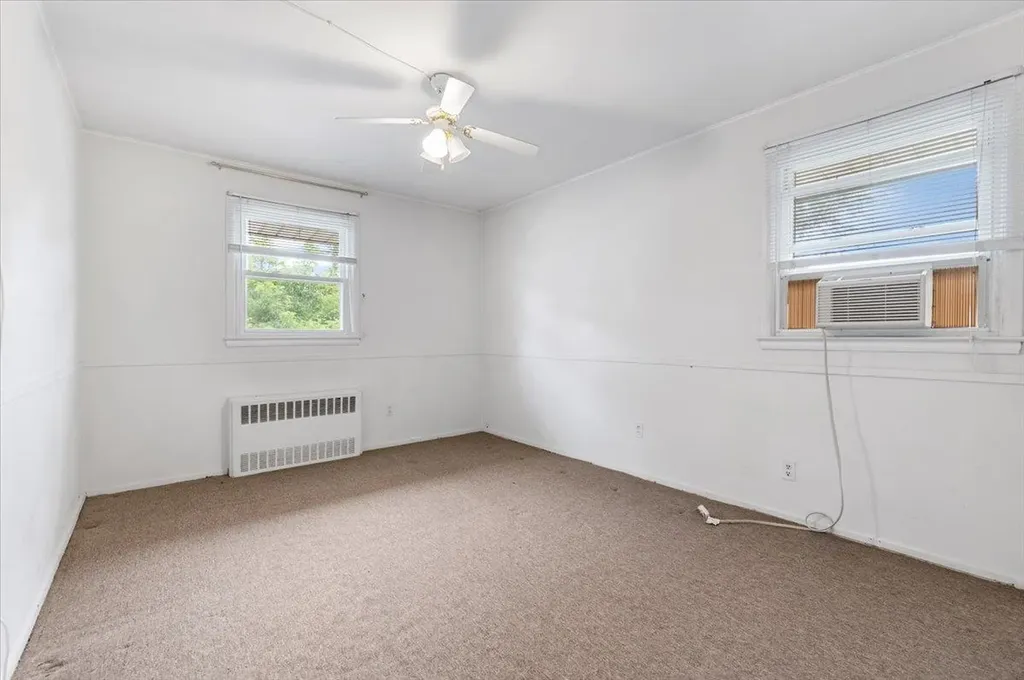 18 Overlook Lane Plainview NY 11803