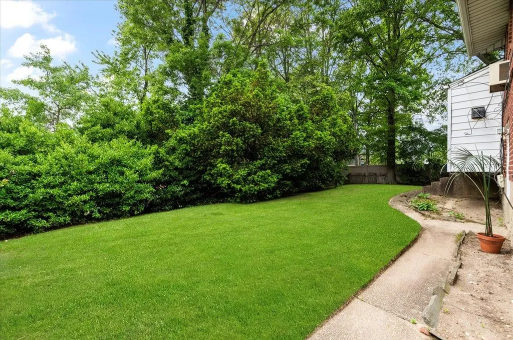 18 Overlook Lane Plainview NY 11803