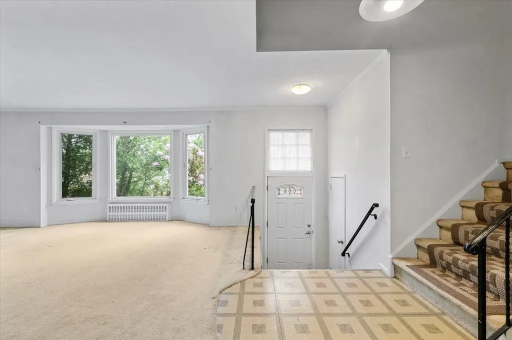 18 Overlook Lane Plainview NY 11803