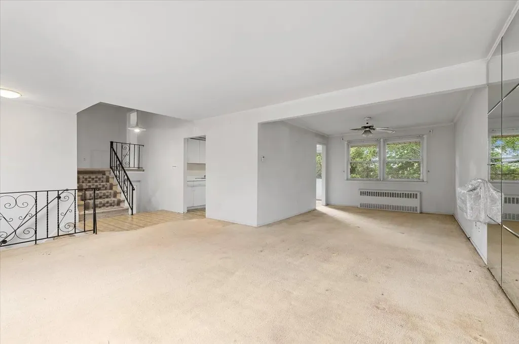 18 Overlook Lane Plainview NY 11803