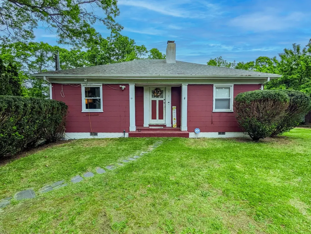 61 Manor Drive Shirley NY 11967